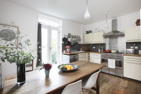 26 Holly Grove, London, SE15 5DF