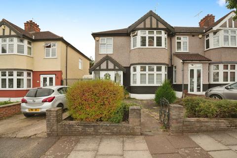 3 bedroom end of terrace house for sale, Greenleafe Drive, BARKINGSIDE, IG6