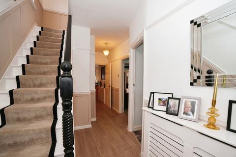 3 bedroom end of terrace house for sale, Greenleafe Drive, BARKINGSIDE, IG6