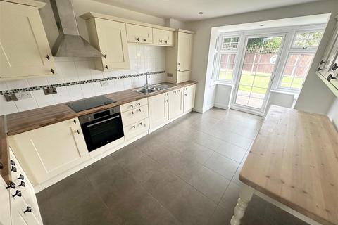 3 bedroom detached house for sale, Hogarth Close, Hitchin Road, Luton