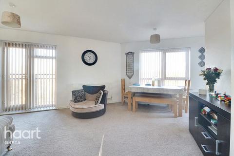 2 bedroom flat for sale, The Chase, Grays