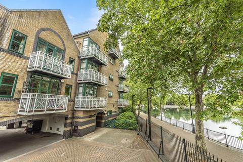 Studio to rent, Eleanor Close Surrey Quays SE16