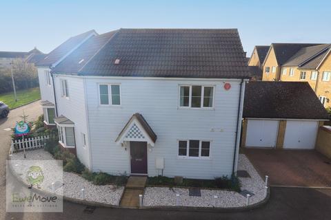 3 bedroom semi-detached house for sale, Guelder Rose Drive, Hoo St. Werburgh, Rochester ME3 9FX