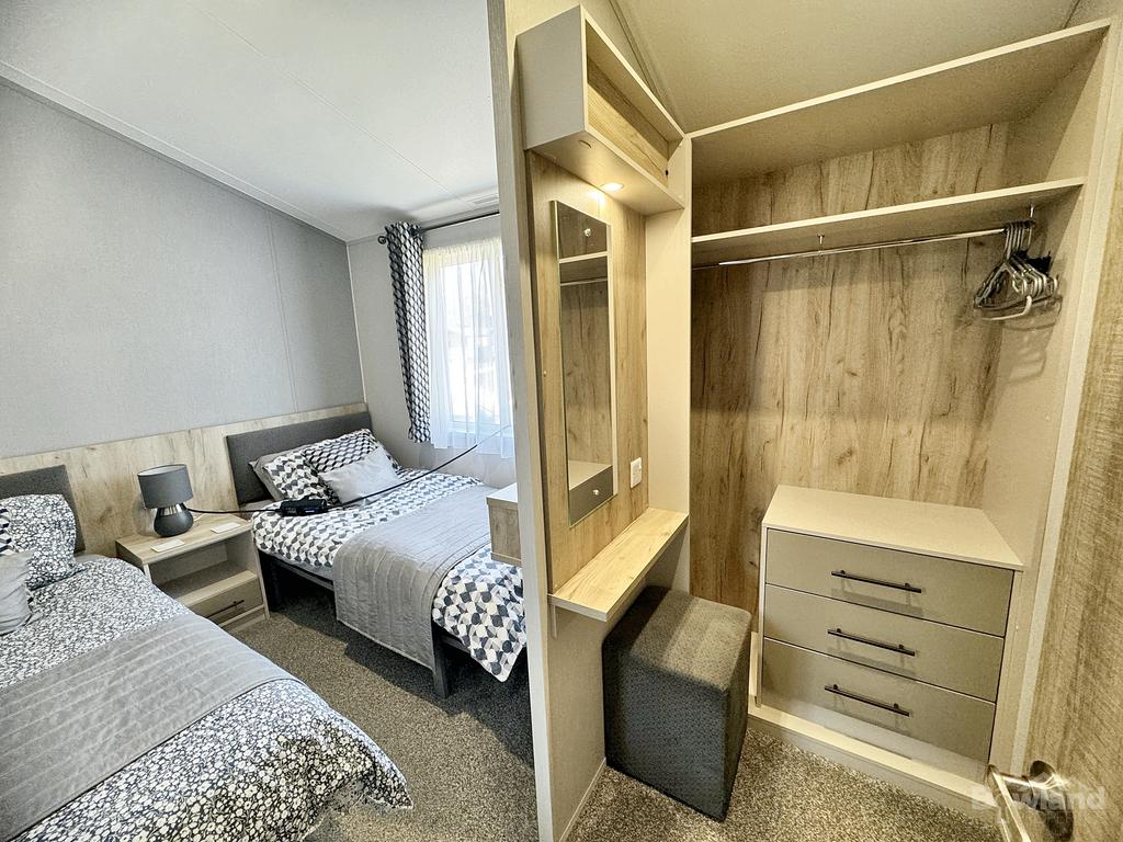 Twin bedroom