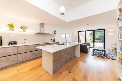 4 bedroom detached house to rent, Johns Avenue, London, NW4