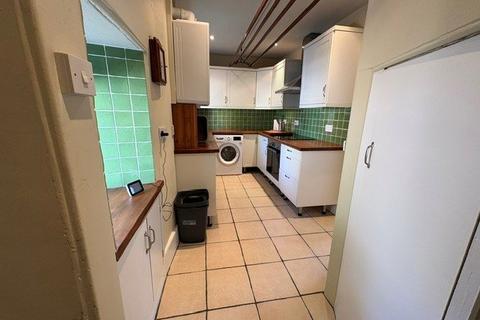2 bedroom semi-detached house to rent, Queen Street, Dundee DD6