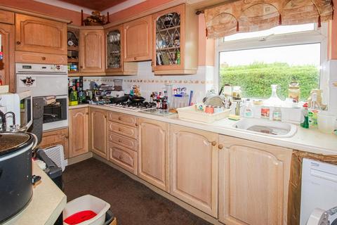 2 bedroom detached bungalow for sale, Wrenthorpe Lane, Wakefield WF2