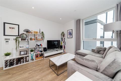 2 bedroom flat to rent, Gladwin Tower, Wandsworth Road, London, SW8