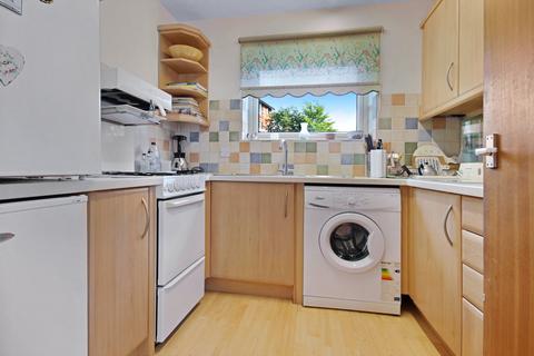 2 bedroom flat for sale, Glen Vue, East Grinstead, RH19