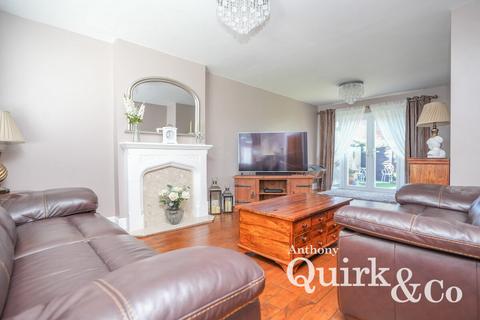 4 bedroom detached house for sale, Beach Road, Canvey Island, SS8