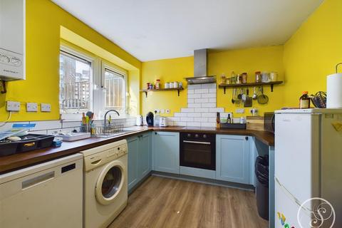 3 bedroom maisonette for sale, Lindsey Road, Leeds