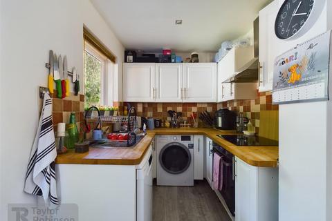 2 bedroom terraced house for sale, Tollgate Hill, Crawley