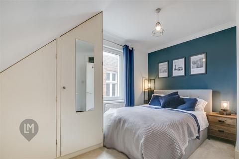 12e Sutherland Grove, London, SW18 5PU