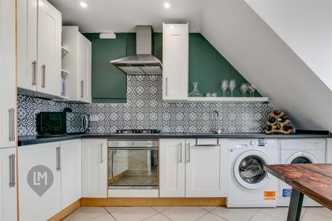 12e Sutherland Grove, London, SW18 5PU