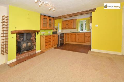 4 bedroom cottage for sale, Outlands Lane, Stafford ST21