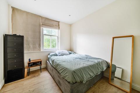 1 bedroom flat for sale, High Street, Esher, KT10