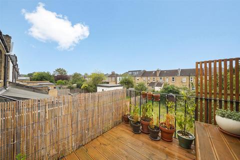 2 bedroom apartment to rent, Birkhall Road, London SE6