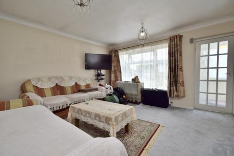 2 bedroom bungalow for sale, Birsmore Avenue, Rushy Mead, Leicester, LE4