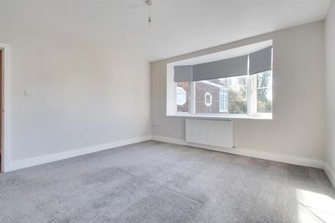 1 bedroom flat for sale, Winchelsea Gardens, Worthing