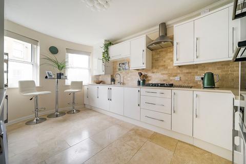 1 bedroom flat for sale, Beach Crescent, Littlehampton, BN17