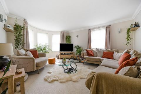 1 bedroom flat for sale, Beach Crescent, Littlehampton, BN17