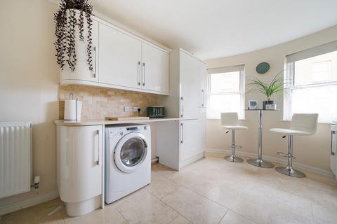 1 bedroom flat for sale, Beach Crescent, Littlehampton, BN17