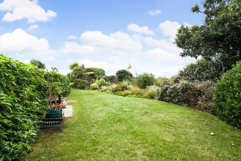 30 Beach Crescent, Littlehampton, BN17 5NT