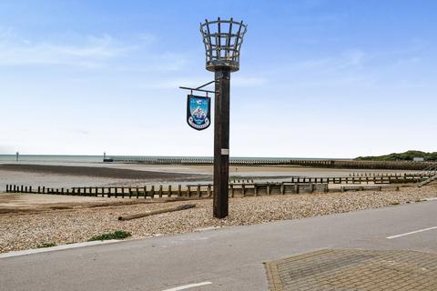 30 Beach Crescent, Littlehampton, BN17 5NT