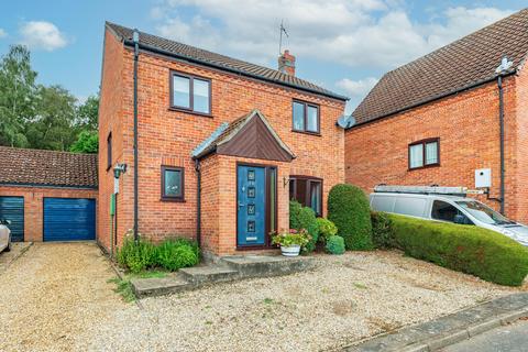 4 bedroom detached house for sale, Spinney Close, Beetley