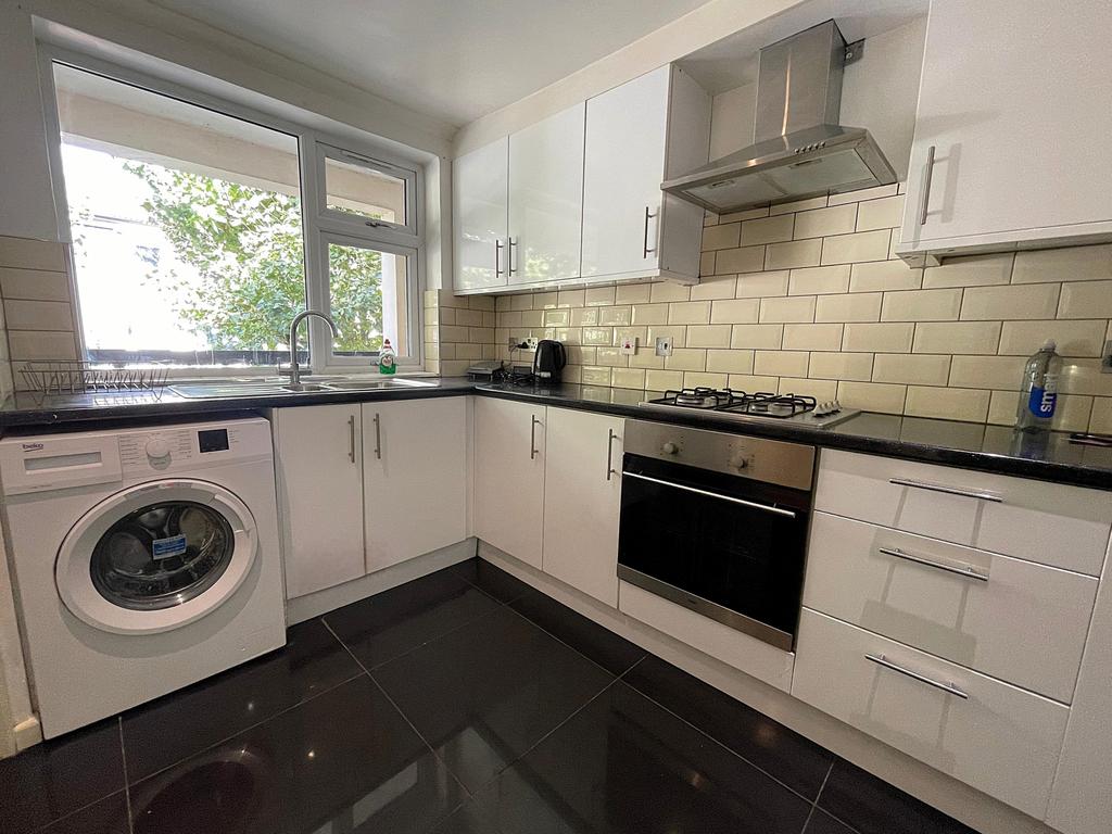 4 bedroom Fully refurbished Maisonette with Large