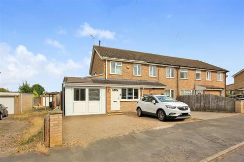 3 bedroom end of terrace house for sale, Evelyn Way, Irchester NN29