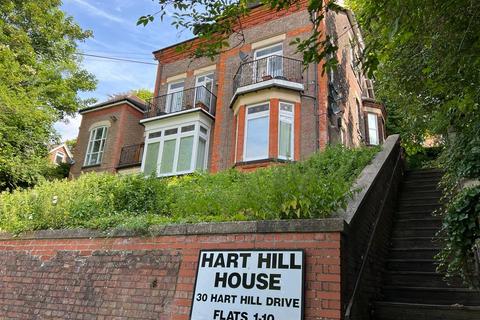 Studio to rent, Hart Hill Drive, Luton LU2