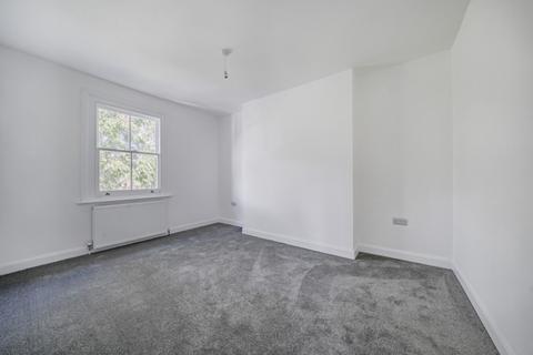 2 bedroom apartment to rent, Bennett Park London SE3