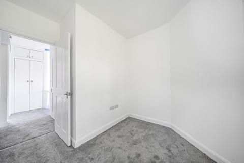 2 bedroom apartment to rent, Bennett Park London SE3