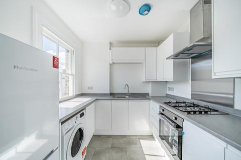 2 bedroom apartment to rent, Bennett Park London SE3