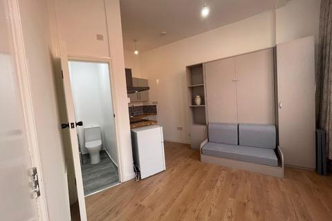 1 bedroom flat to rent, Grafton Road, London