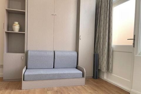 1 bedroom flat to rent, Grafton Road, London