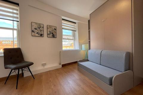 Studio to rent, Grafton Road, London