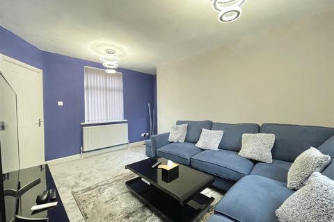 3 bedroom property for sale, Halifax Road, Bradford BD6