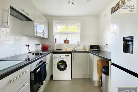 1 bedroom apartment to rent, Napier Crescent, Wickford