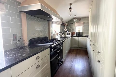 3 bedroom equestrian property for sale, Lime Kiln Lane, Holbury, Southampton, Hampshire, SO45