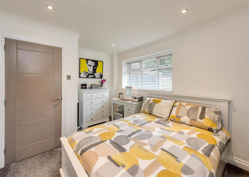 7 Finchdene Grove-Bedroom 1 A.jpg