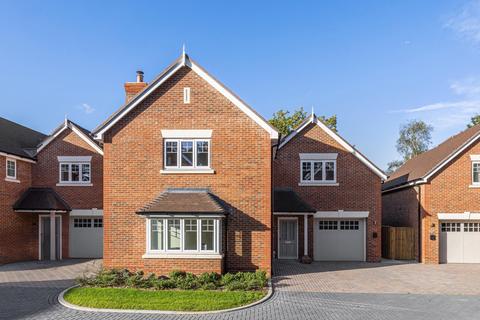 4 bedroom detached house for sale, Eastcote, Chavey Down Road, Winkfield Row, Berkshire RG42