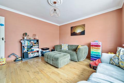 33 Hazel Crescent, Reading, RG2 7ND