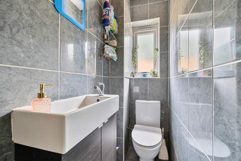 33 Hazel Crescent, Reading, RG2 7ND