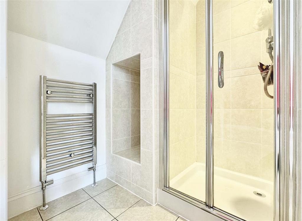 En-Suite Shower (Master).jpg