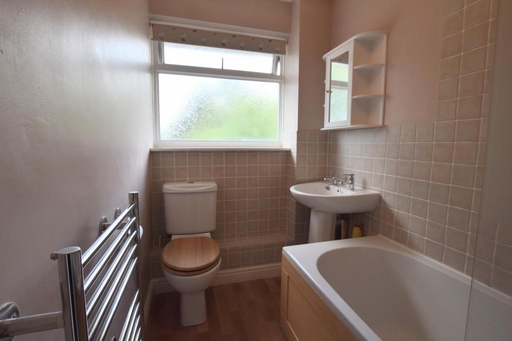 39 Carroll Close bathroom 2