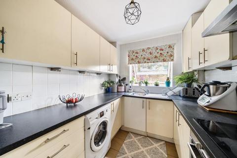 16 Crown Walk, Wembley, HA9 8HU
