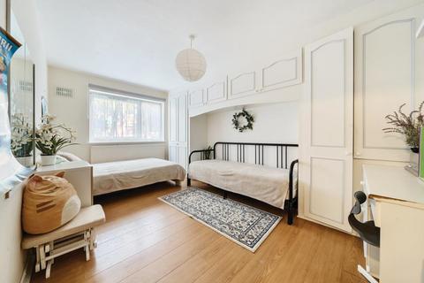 16 Crown Walk, Wembley, HA9 8HU