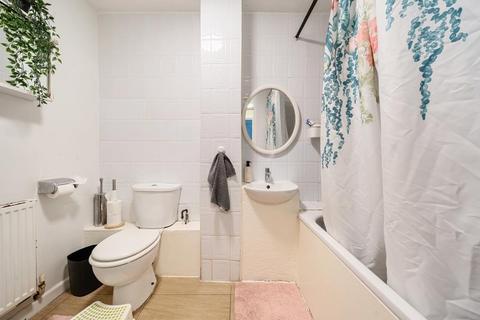16 Crown Walk, Wembley, HA9 8HU